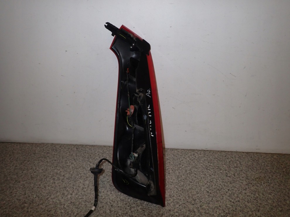 NISSAN NOTE E11 06-09 LAMPA TYLNA PRAWA 7/8