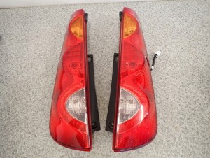 NISSAN NOTE E11 06-09 LAMPA TYLNA PRAWA