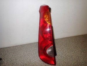 NISSAN NOTE E11 06-09 LAMPA TYLNA PRAWA 3/8 MINIATURA