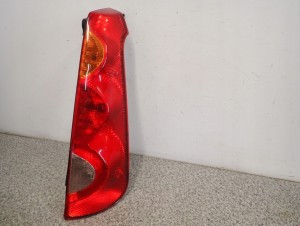 NISSAN NOTE E11 06-09 LAMPA TYLNA PRAWA 6/8 MINIATURA