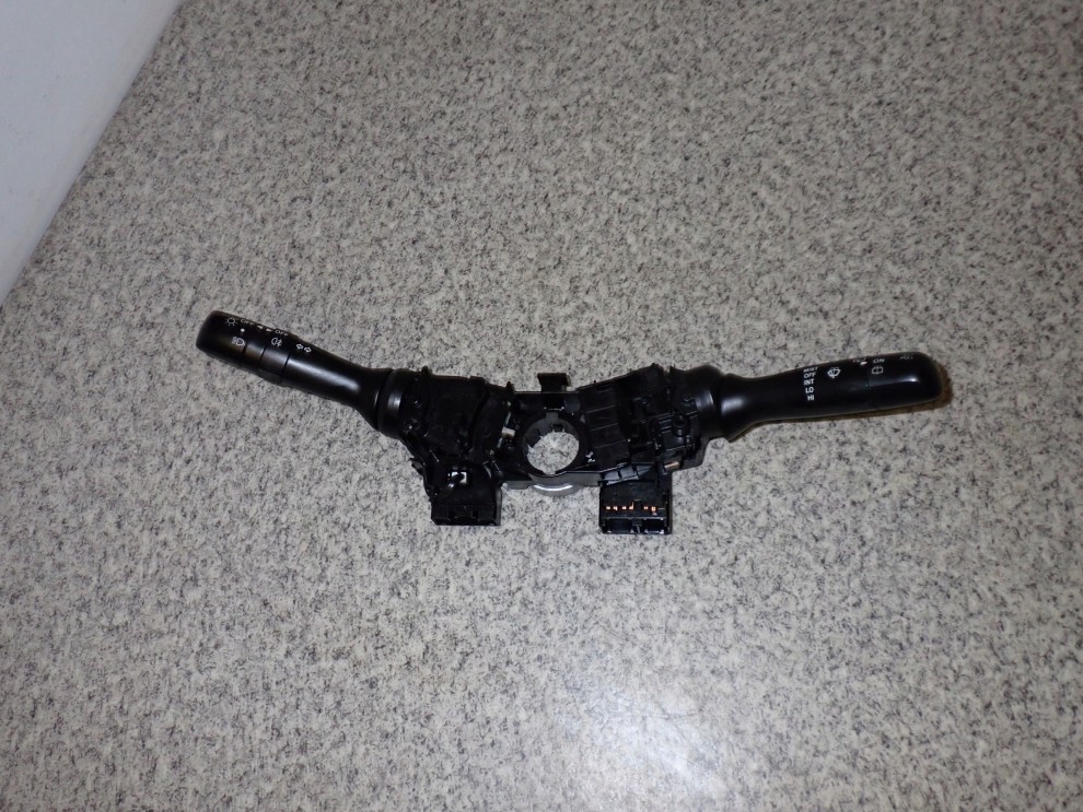 TOYOTA AYGO 05- PRZEŁĄCZNIK POD KIEROWNICĘ ŚWIATEŁ WYCIERACZEK 2/8