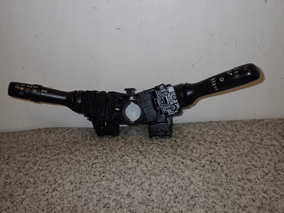TOYOTA AYGO 05- PRZEŁĄCZNIK POD KIEROWNICĘ ŚWIATEŁ WYCIERACZEK 3/8