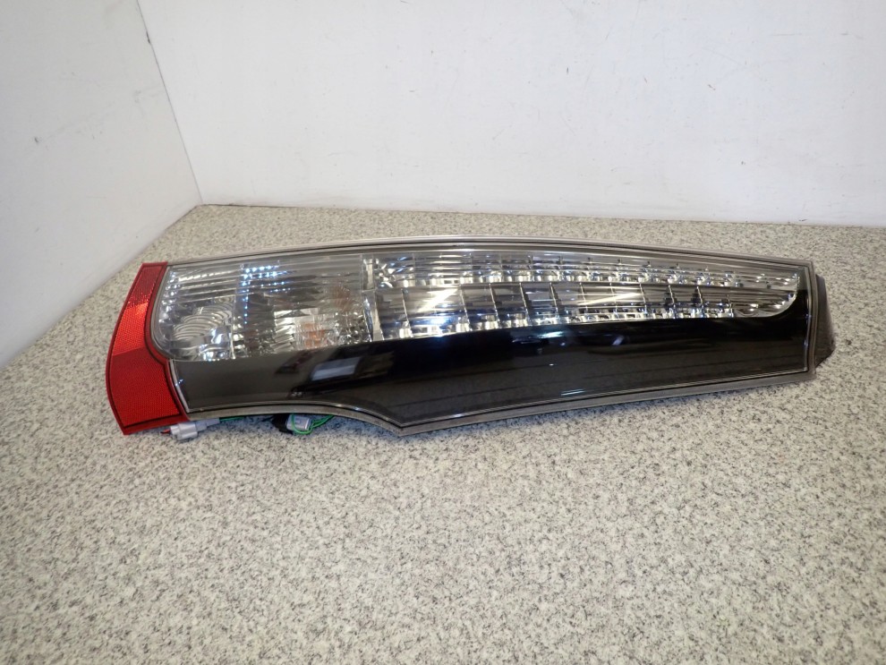 MITSUBISHI GRANDIS 03-11 LAMPA TYLNA PRAWA EUROPA 6/10