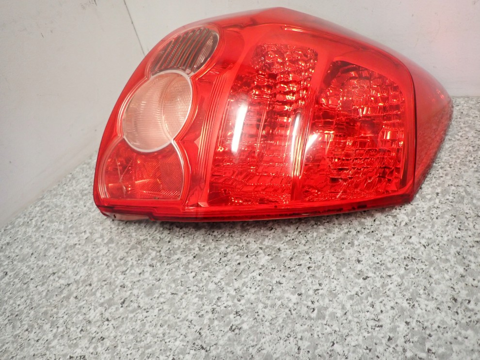 TOYOTA AURIS I E15 06-09 LAMPA TYLNA PRAWA 2/7