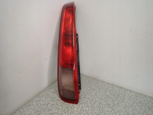 NISSAN XTRAIL T30 01-07 LAMPA TYLNA PRAWA EUROPA