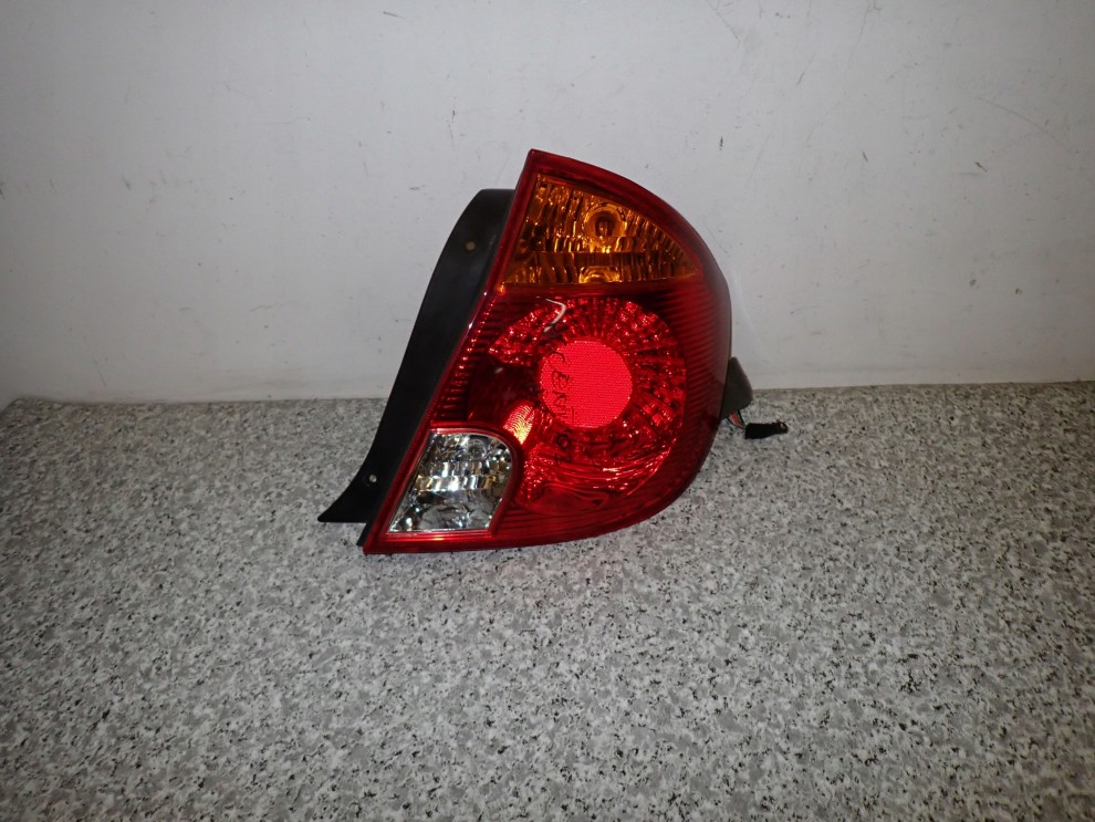 HYUNDAI ACCENT 03-05 LAMPA TYLNA LEWA EUROPA 3/6