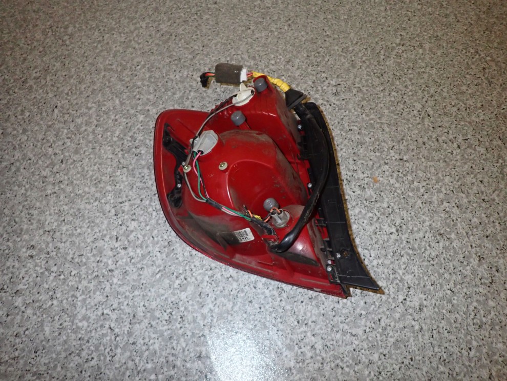 HYUNDAI ACCENT 03-05 LAMPA TYLNA LEWA EUROPA 6/6