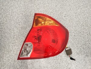 HYUNDAI ACCENT 03-05 LAMPA TYLNA LEWA EUROPA