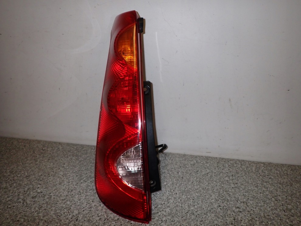 NISSAN NOTE E11 06-09 LAMPA TYLNA LEWA 3/6