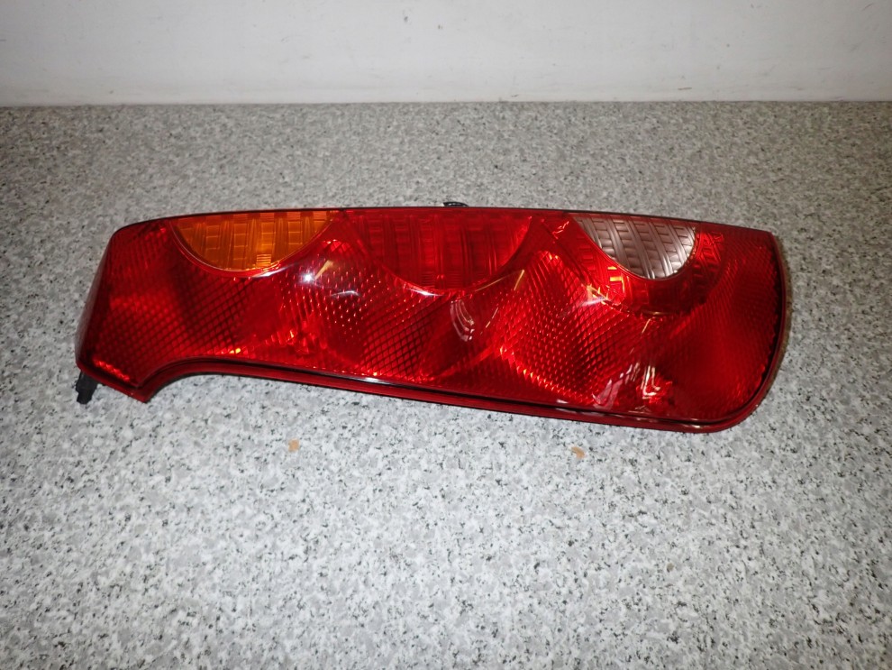 NISSAN NOTE E11 06-09 LAMPA TYLNA LEWA 4/6