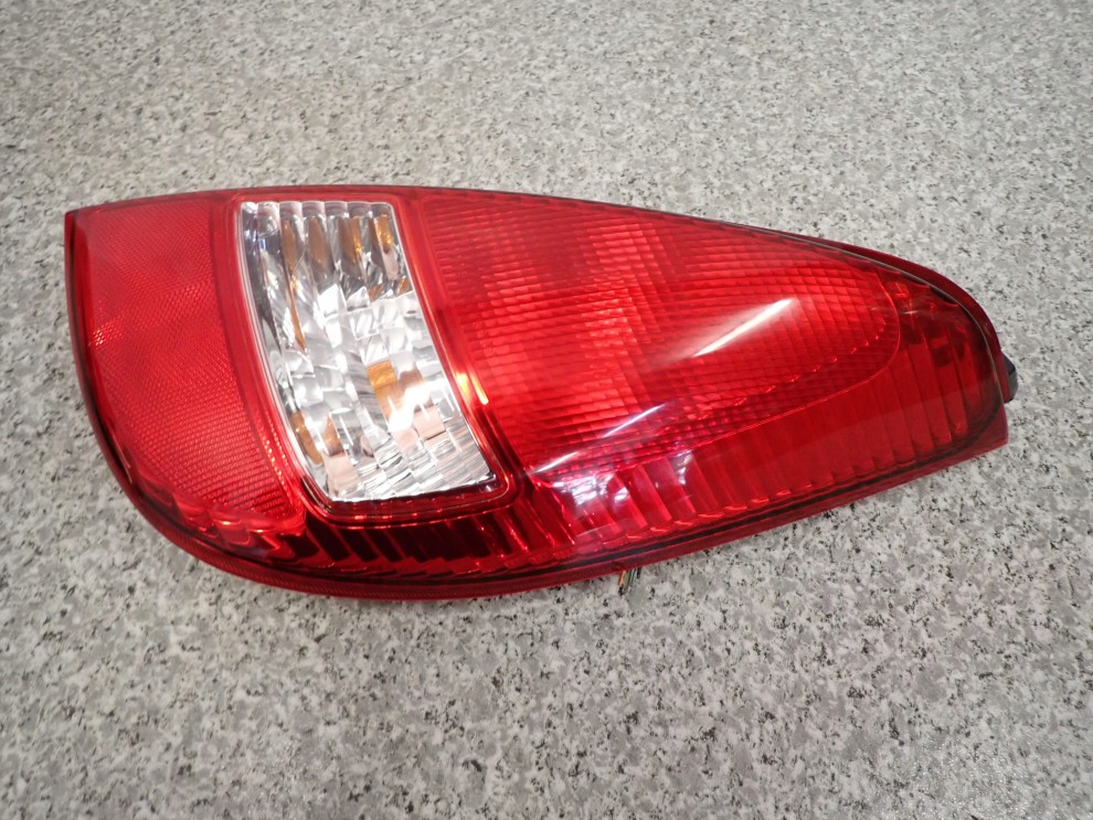 SUZUKI LIANA 02-04 LAMPA TYLNA PRAWA 2/7