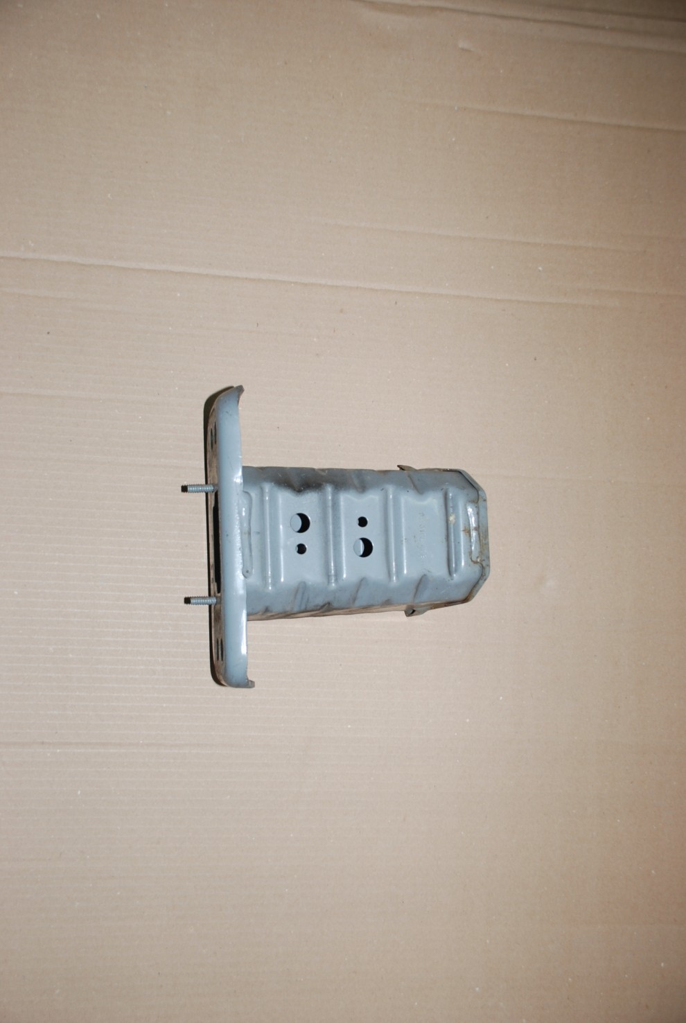 TOYOTA YARIS II 06-11 WSPORNIK ZDERZAKA PRZEDNI LEWY STREFA ZGNIOTU 1/3