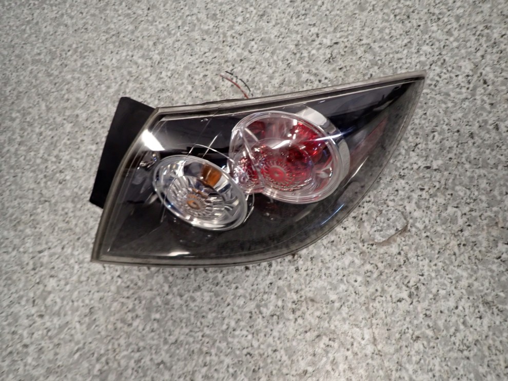 MAZDA 3 MAZDA3 HB 06- LAMPA TYLNA PRAWA LIFT 3/8