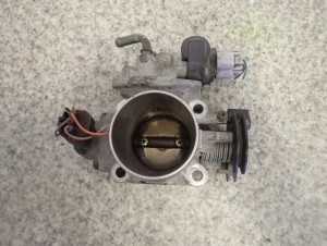 SUZUKI LIANA 1.6 BENZ 01-07 PRZEPUSTNICA POWIETRZA