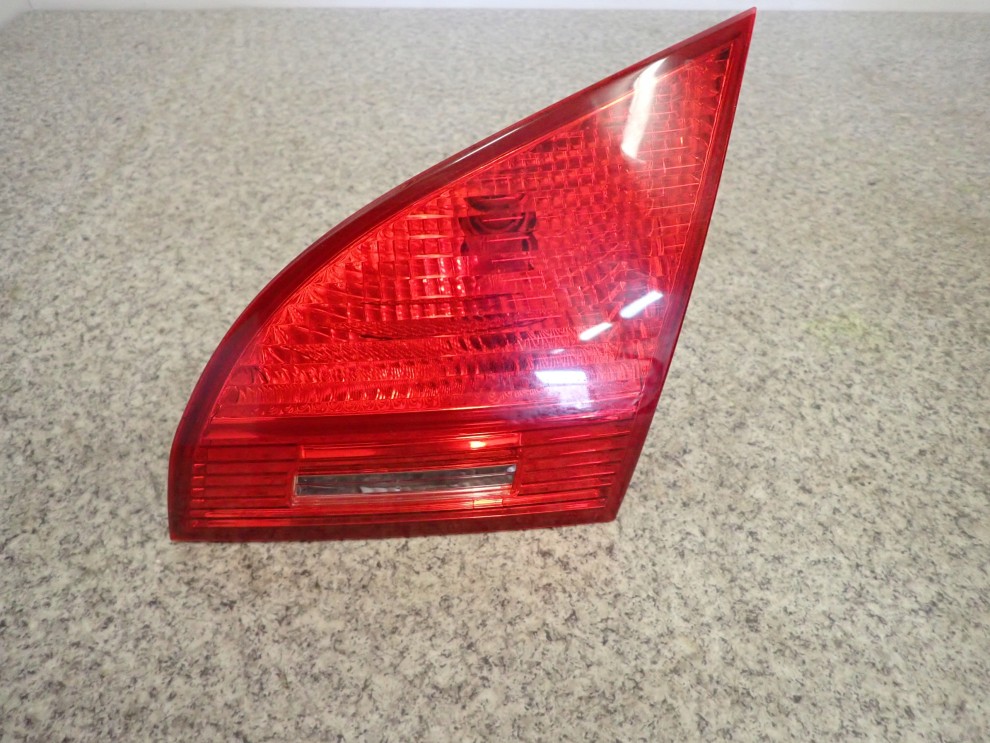 KIA VENGA 09- LAMPA TYLNA PRAWA W KLAPE 1/4