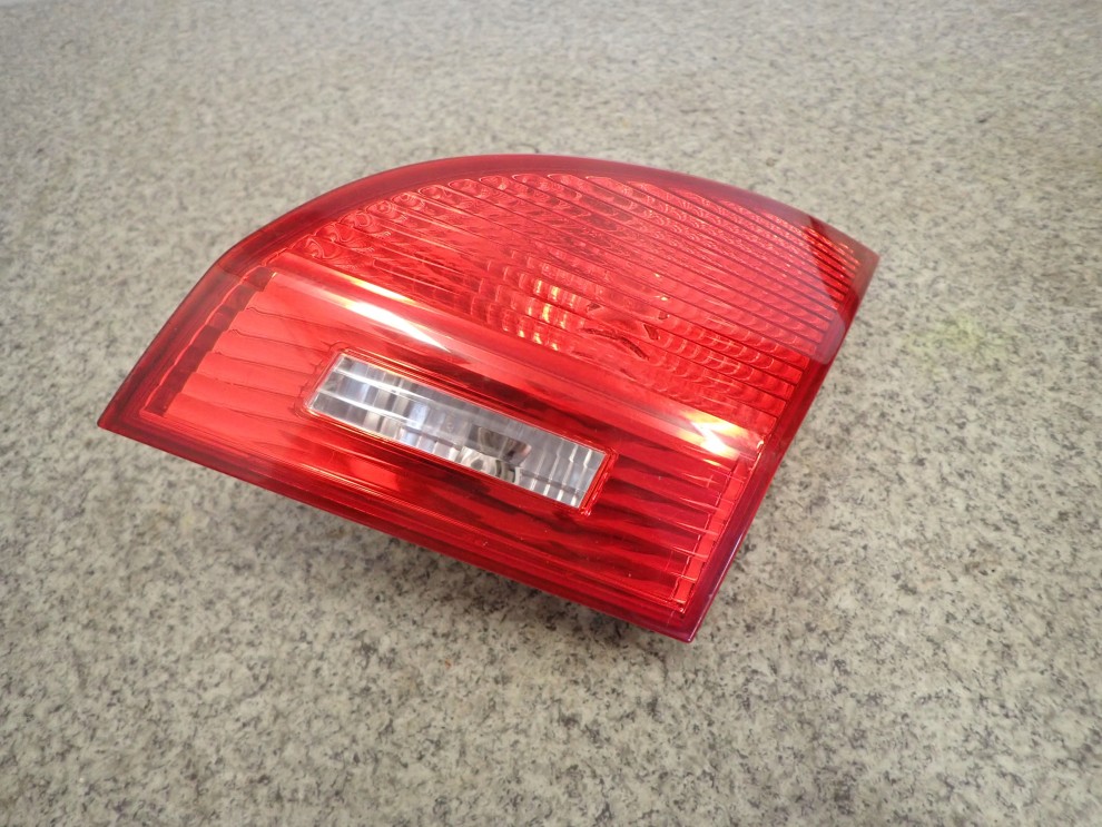 KIA VENGA 09- LAMPA TYLNA PRAWA W KLAPE 3/4