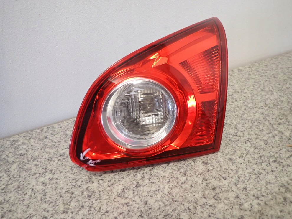 NISSAN QASHQAI 07-10 LAMPA TYLNA PRAWA W KLAPE 2/6