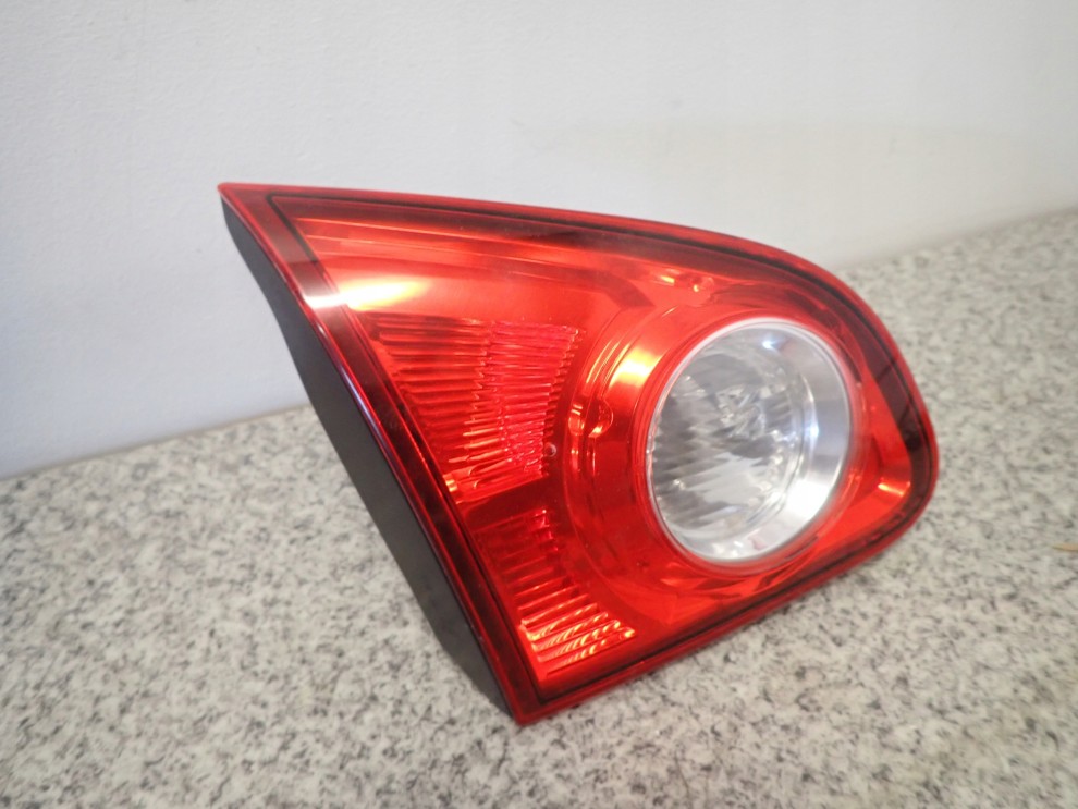 NISSAN QASHQAI 07-10 LAMPA TYLNA LEWA W KLAPE 3/5