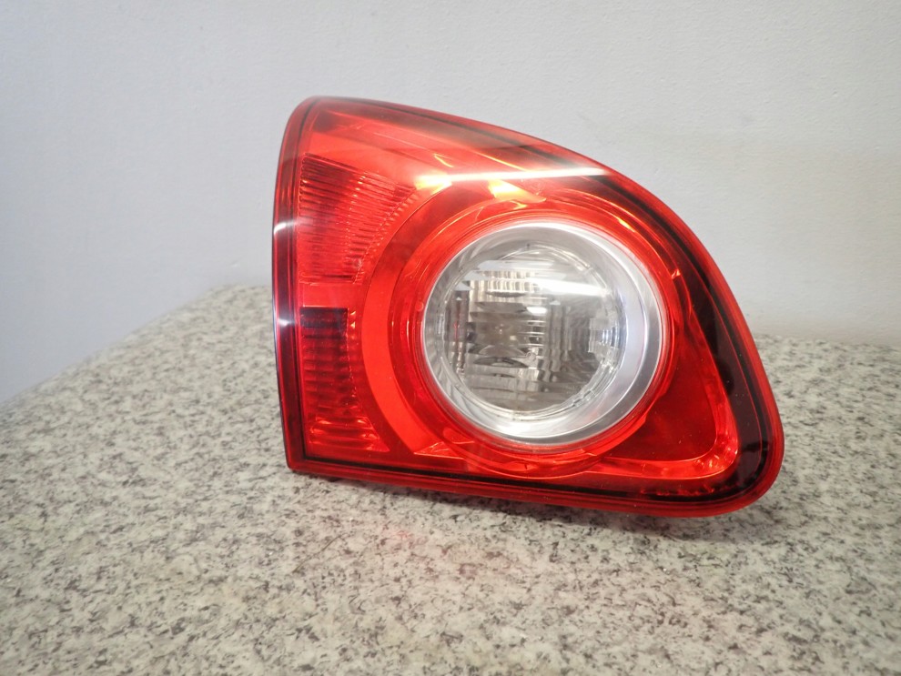 NISSAN QASHQAI 07-10 LAMPA TYLNA LEWA W KLAPE 4/5