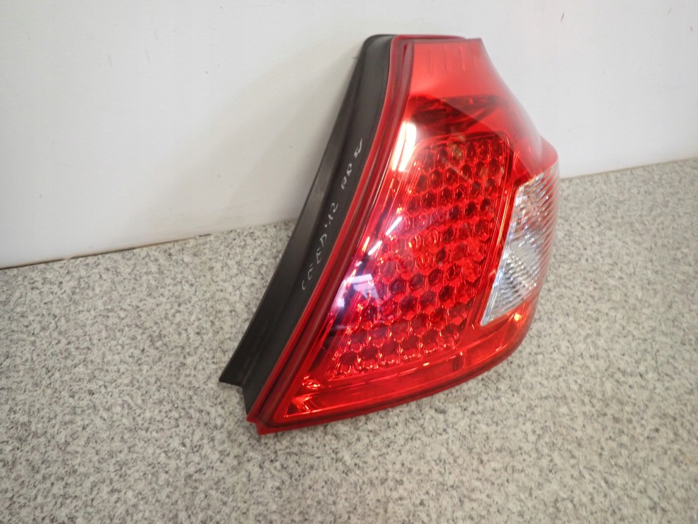 KIA CEED HATCHBACK 10-12 LAMPA TYLNA PRAWA 3/5