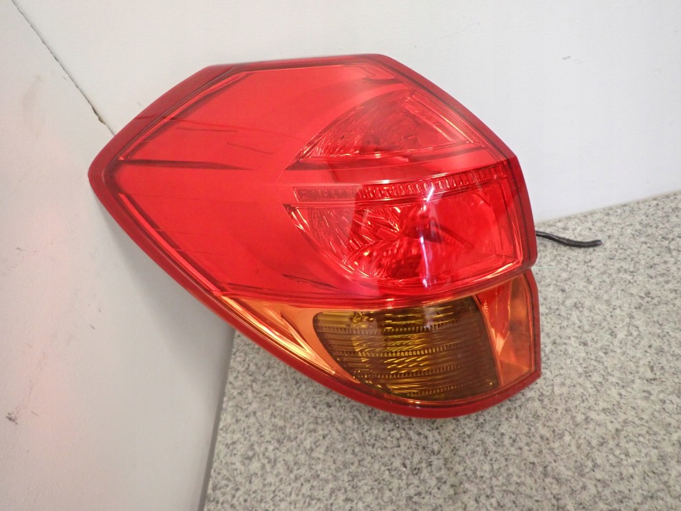 SUBARU LEGACY OUTBACK 03-06 LAMPA TYLNA LEWA 3/6