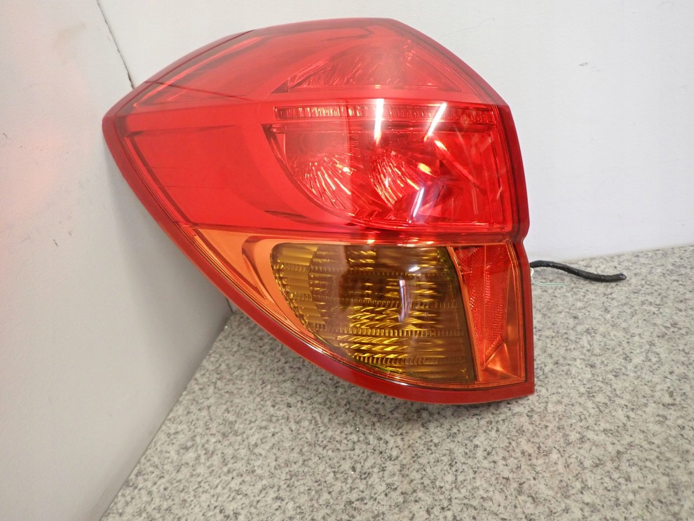 SUBARU LEGACY OUTBACK 03-06 LAMPA TYLNA LEWA 4/6