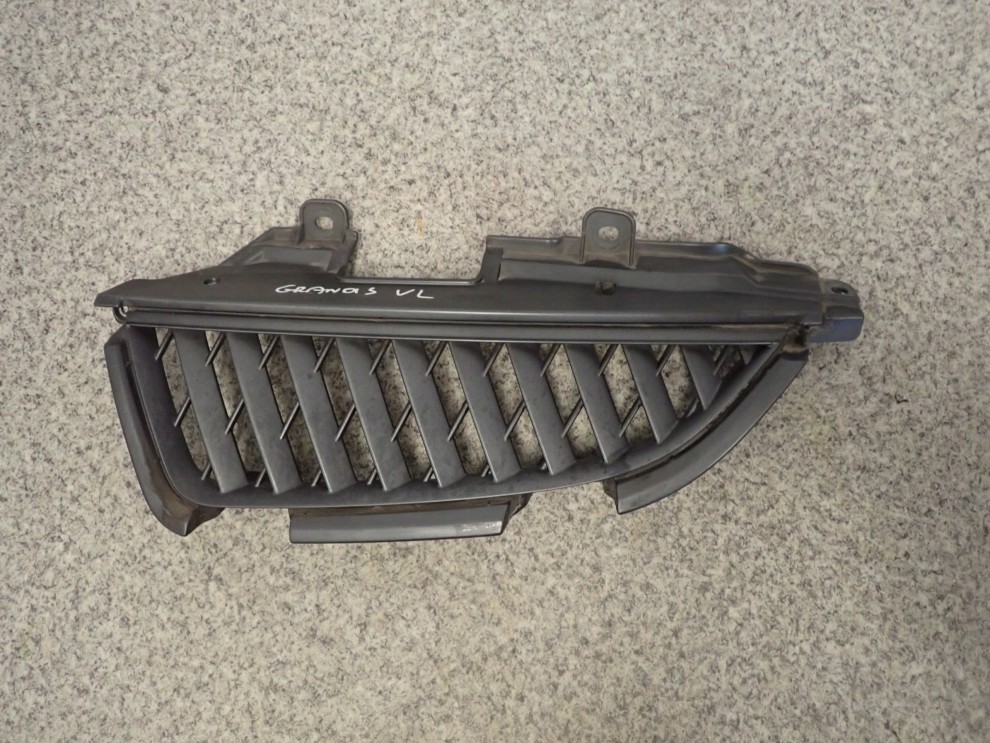 MITSUBISHI GRANDIS ATRAPA LEWA GRILL 1/6