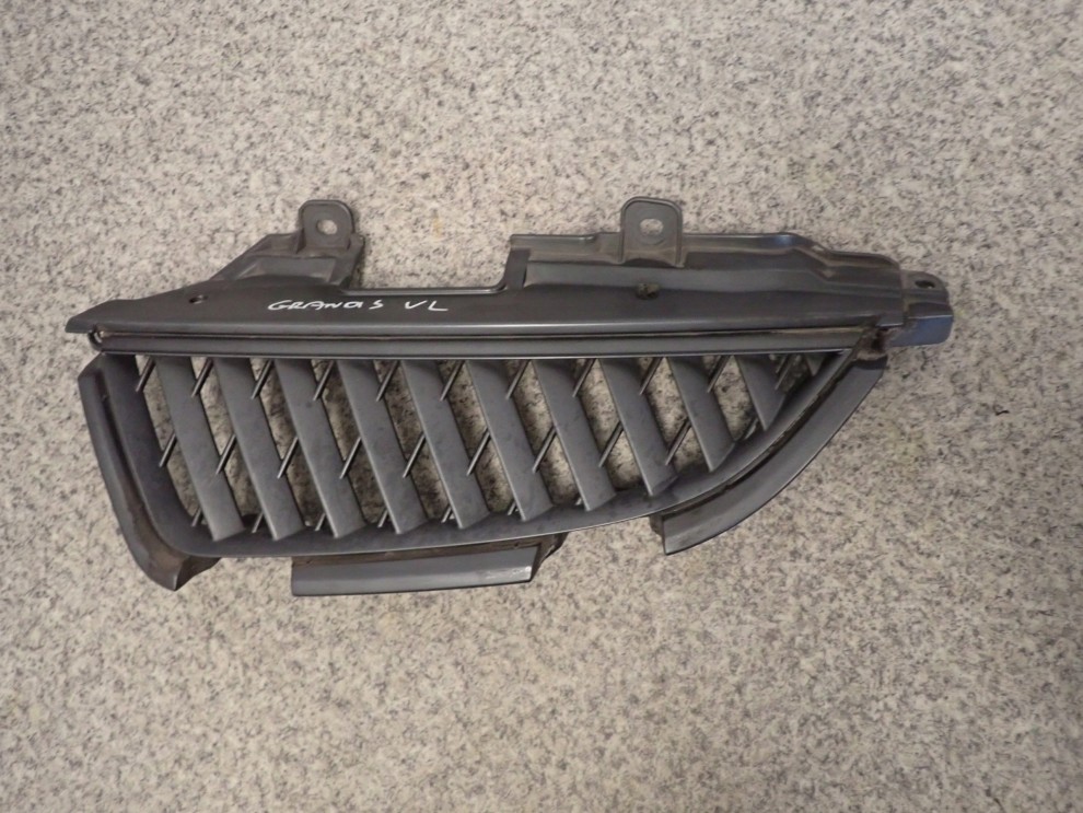 MITSUBISHI GRANDIS ATRAPA LEWA GRILL 2/6