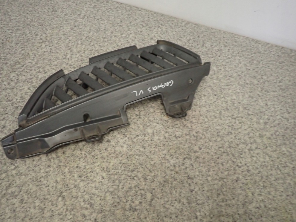 MITSUBISHI GRANDIS ATRAPA LEWA GRILL 4/6