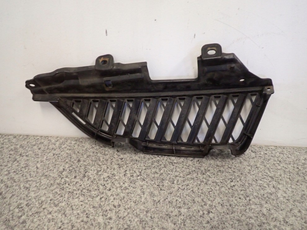 MITSUBISHI GRANDIS ATRAPA LEWA GRILL 5/6