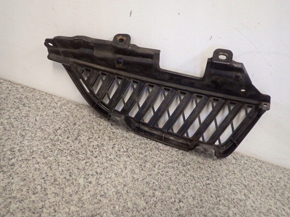 MITSUBISHI GRANDIS ATRAPA LEWA GRILL 6/6