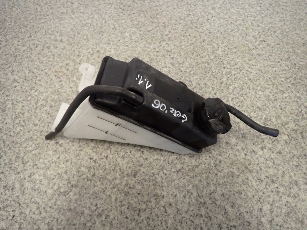HYUNDAI GETZ 06- 1.1 ZBIORNICZEK PŁYNU WYRÓWNAWCZY 1/4