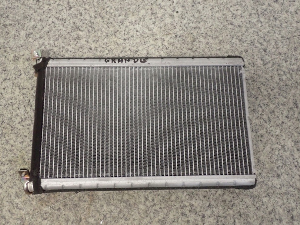 MITSUBISHI GRANDIS 2.0 DID NAGRZEWNICA RADIATOR 4/6