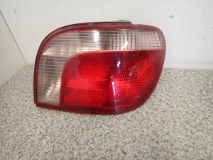 TOYOTA YARIS FR 99-02 LAMPA TYLNA PRAWA 5/5 MINIATURA
