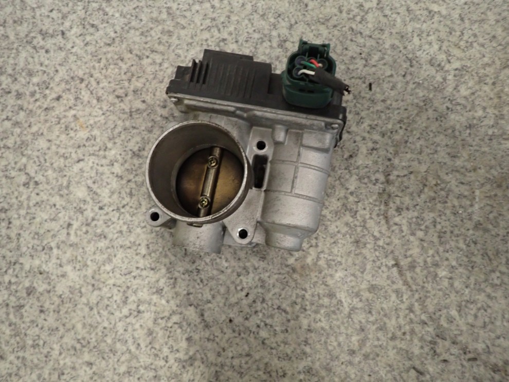 PRIMERA ALMERA TINO 03 1.5 QG15 1.8 PRZEPUSTNICA 5/8