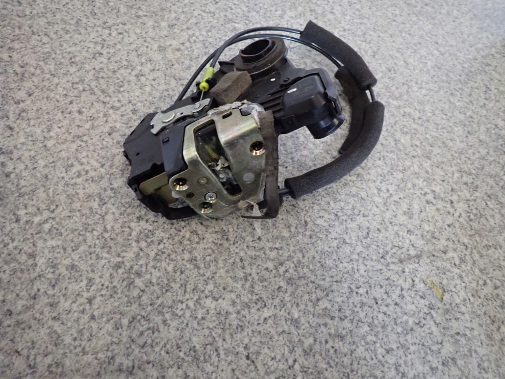 TOYOTA CAMRY 01-06 ZAMEK DRZWI PRZEDNI PRAWY 6 PIN 2/7