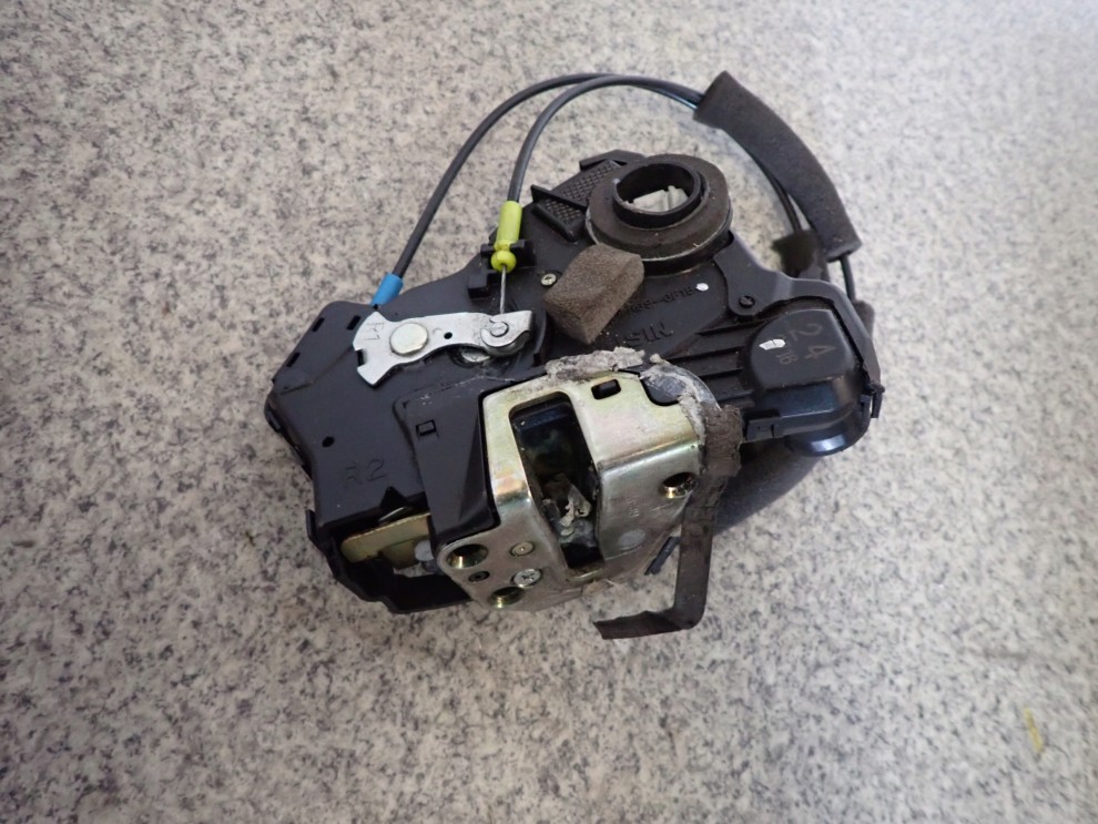 TOYOTA CAMRY 01-06 ZAMEK DRZWI PRZEDNI PRAWY 6 PIN 6/7