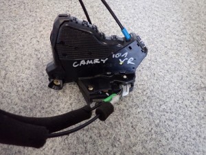 TOYOTA CAMRY 01-06 ZAMEK DRZWI PRZEDNI PRAWY 6 PIN 5/7 MINIATURA