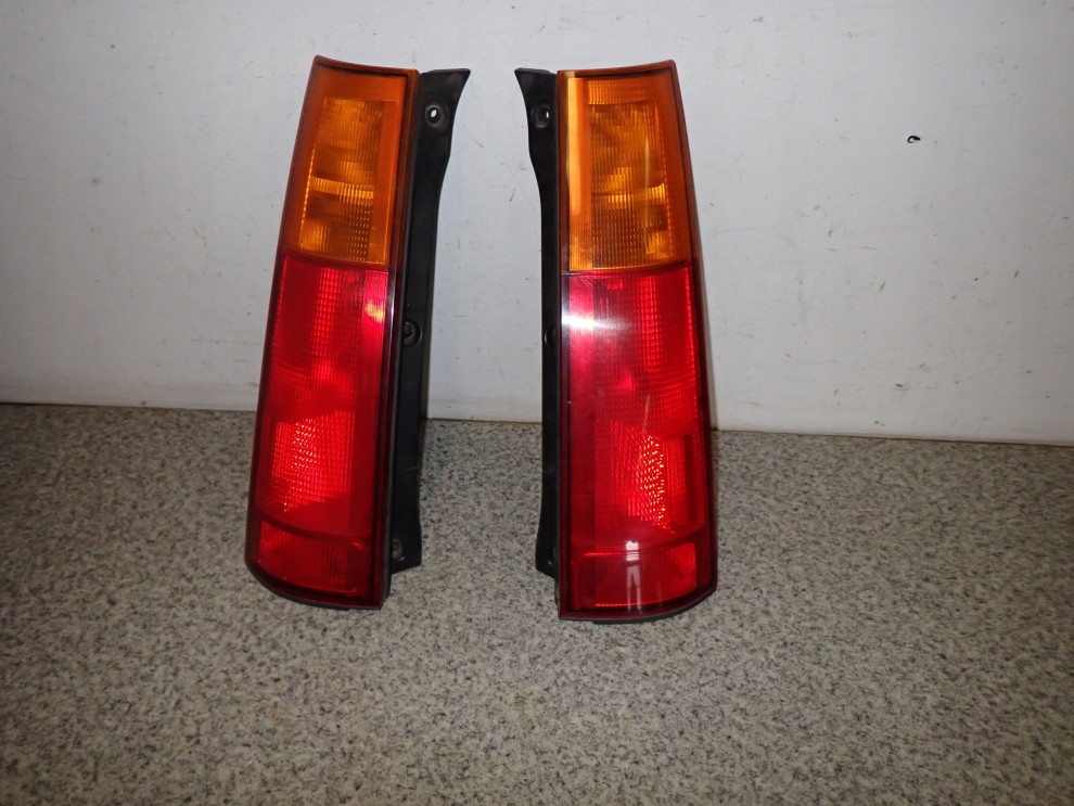 HONDA CRV 96-01 LAMPA TYLNA LEWA LUB PRAWA 3/8