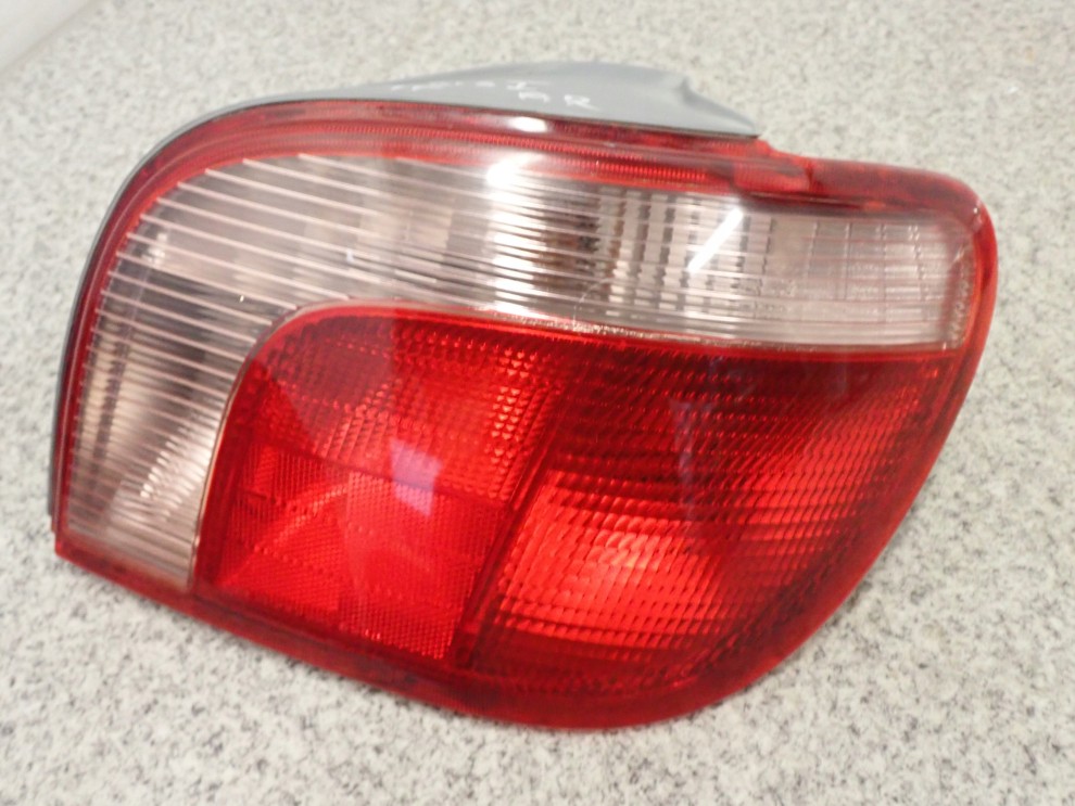 TOYOTA YARIS 99- LAMPA TYLNA PRAWA JT 4/6