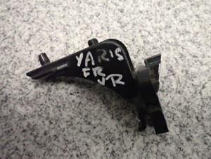 TOYOTA YARIS I 99-05 ŚLIZG ZDERZAKA PRZEDNI PRAWY 2/5 MINIATURA