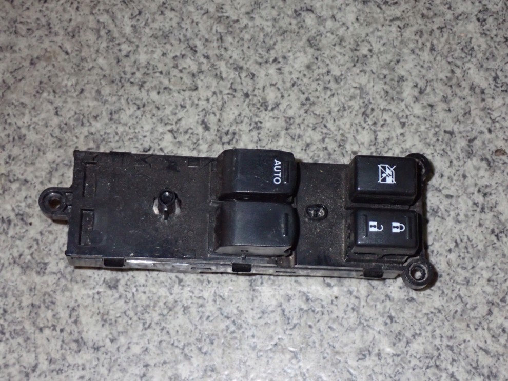 SUZUKI SWIFT MK7 10- PANEL STEROWANIA SZYB LEWY 3/7