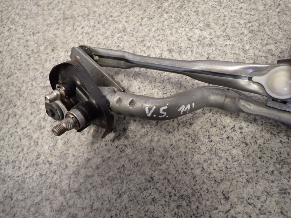 TOYOTA VERSO S MECHANIZM WYCIERACZEK SILNICZEK 2/6