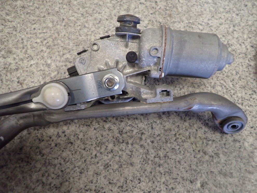 TOYOTA VERSO S MECHANIZM WYCIERACZEK SILNICZEK 3/6
