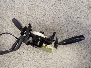KIA CARENS 03-06 PRZEŁĄCZNIK POD KIEROWNICĘ 6/7 MINIATURA