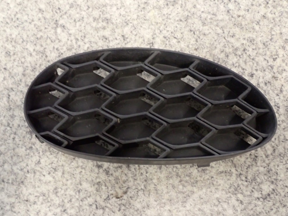 TOYOTA AYGO 05-12 ZAŚLEPKA HALOGENU LEWA LUB PRAWA 3/7