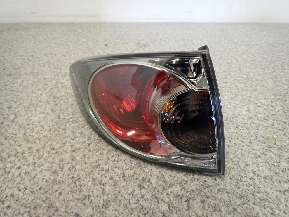 MAZDA 6 5d 05-08 LAMPA TYLNA LEWA ZEWNĘTRZNA 2/5