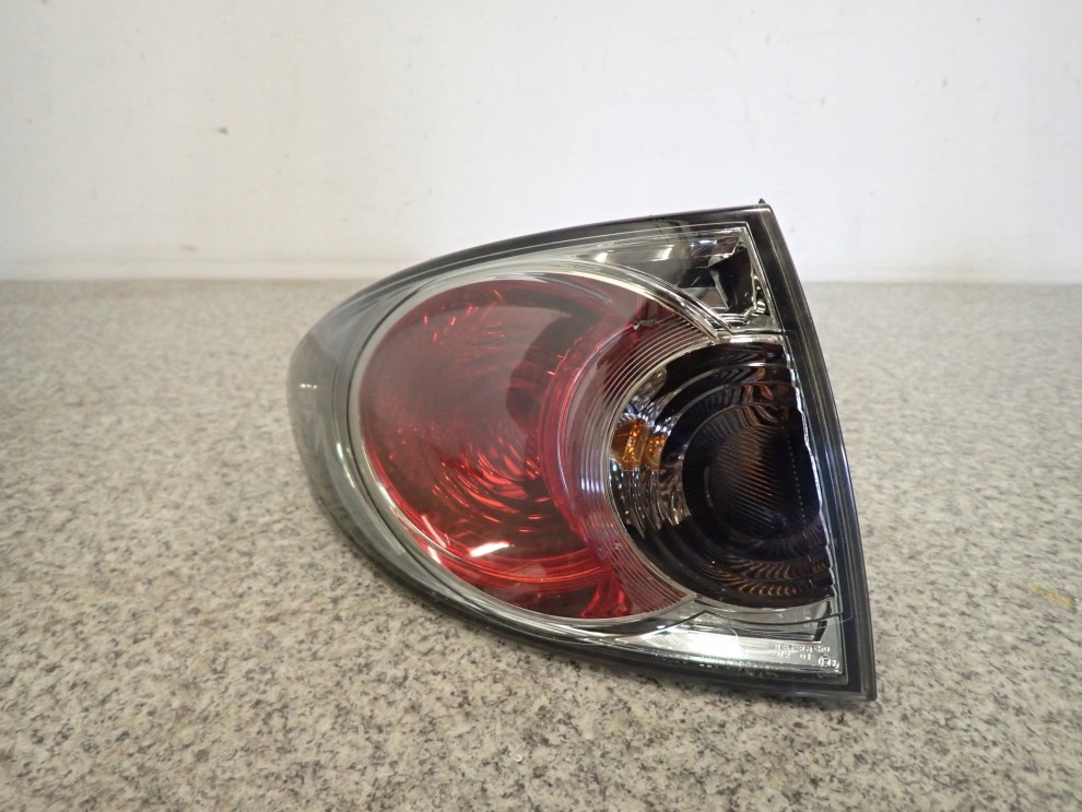 MAZDA 6 5d 05-08 LAMPA TYLNA LEWA ZEWNĘTRZNA 3/5