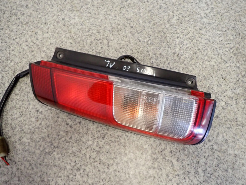 SUZUKI IGNIS 00-03 LAMPA TYLNA LEWA 3/4