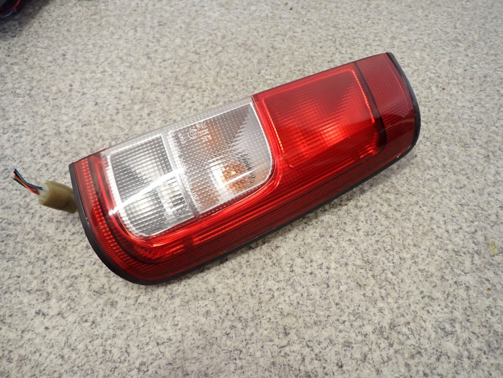 SUZUKI IGNIS 00-03 LAMPA TYLNA PRAWA 2/6